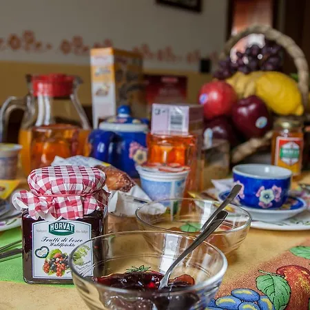Alojamento de Acomodação e Pequeno-almoço Fausto & Deby